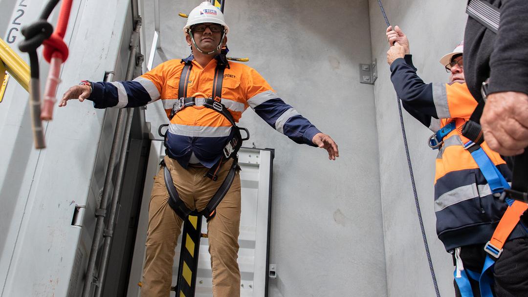 Mengenal Suspension Trauma Pada Pekerjaan di Ketinggian