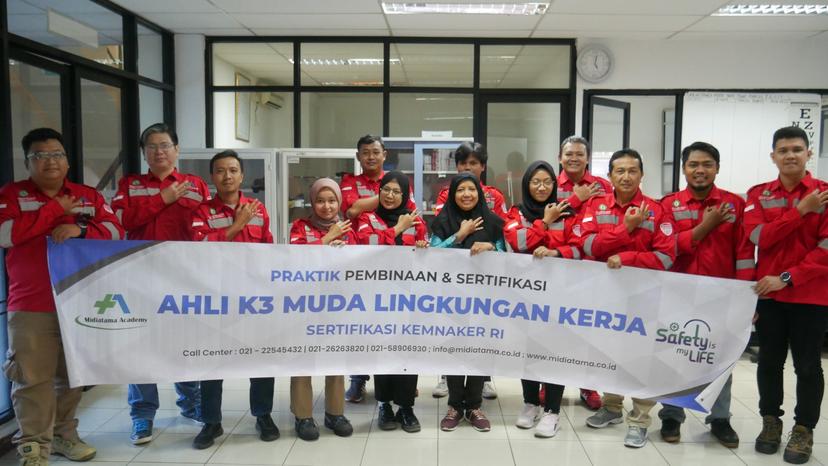 Ahli K3 Muda Lingkungan Kerja Batch 13
