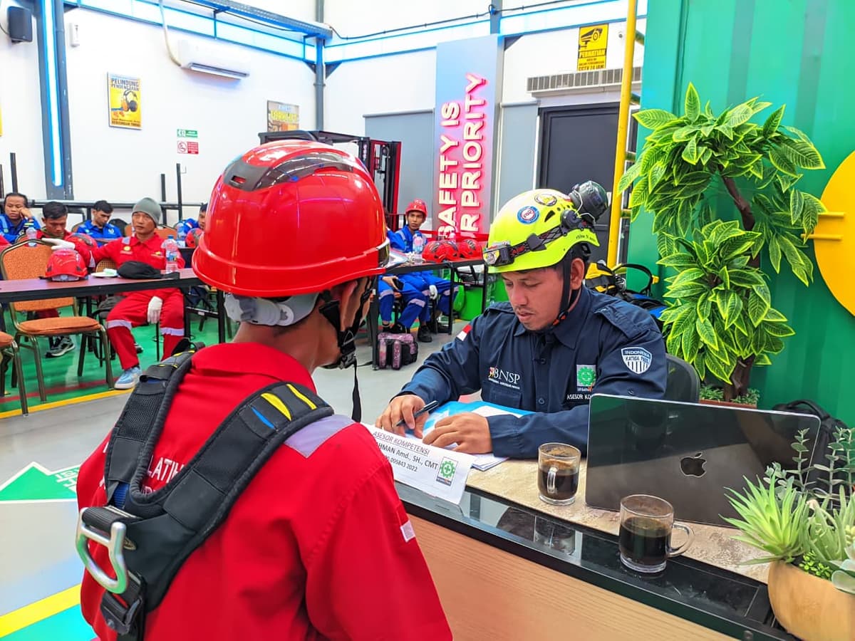 Tenaga Kerja Bangunan Tinggi Tingkat 2 (TKBT2) BNSP Batch 27