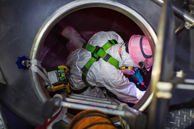 12 Alat Keselamatan Wajib Gunakan saat Inspeksi Tangki Timbun Minyak/Gas