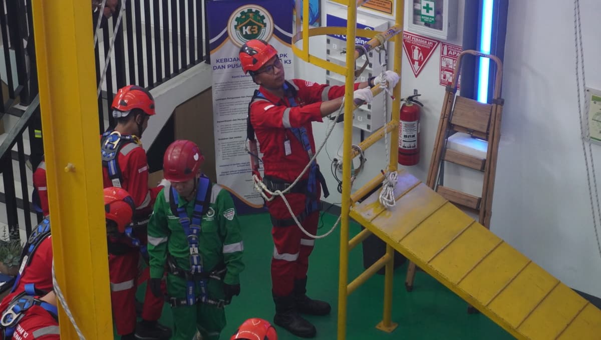 Tenaga Kerja Bangunan Tinggi Tingkat 2 (TKBT) Batch 302