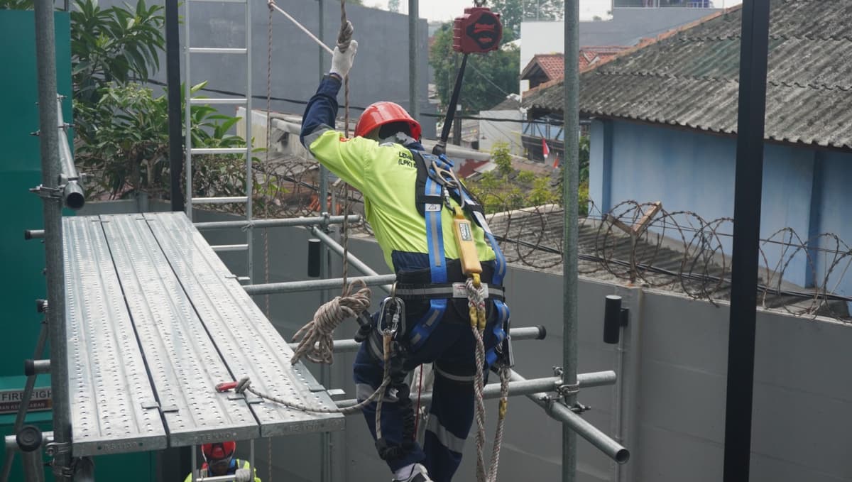 Tenaga Kerja Bangunan Tinggi Tingkat 2 (TKBT) Batch 305