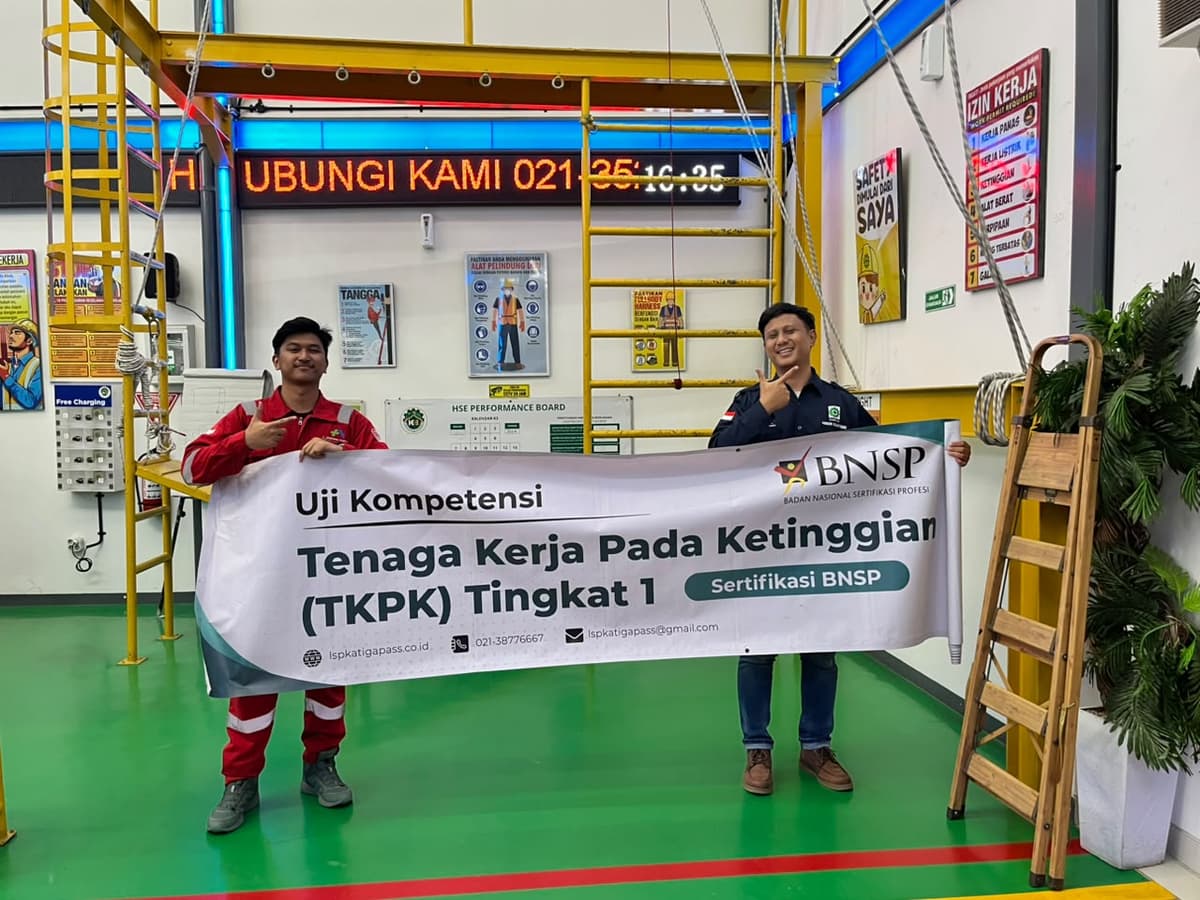 Tenaga Kerja Pada Ketinggian Tingkat 1 (TKPK1) BNSP Batch 15